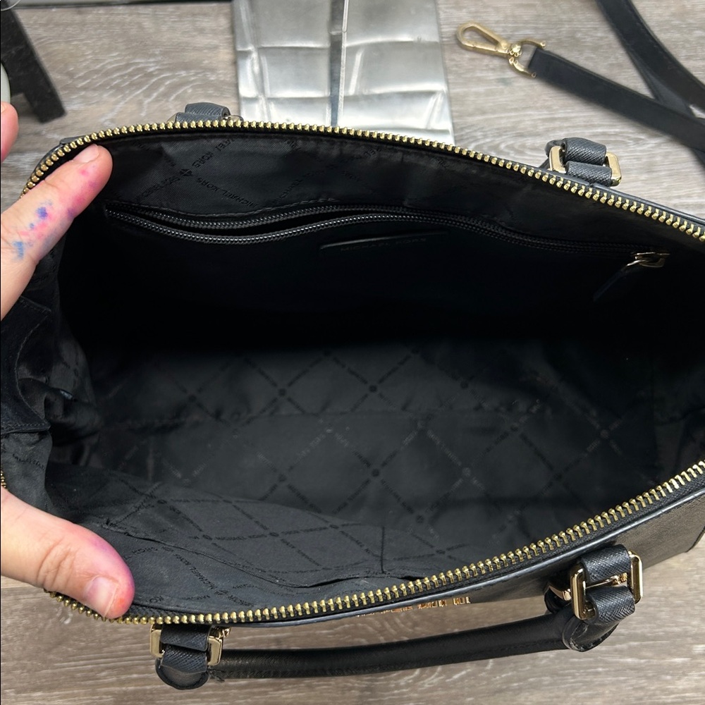 Michael Kors Black Leather Bag with Gold Zipper - Picture 4 of 12